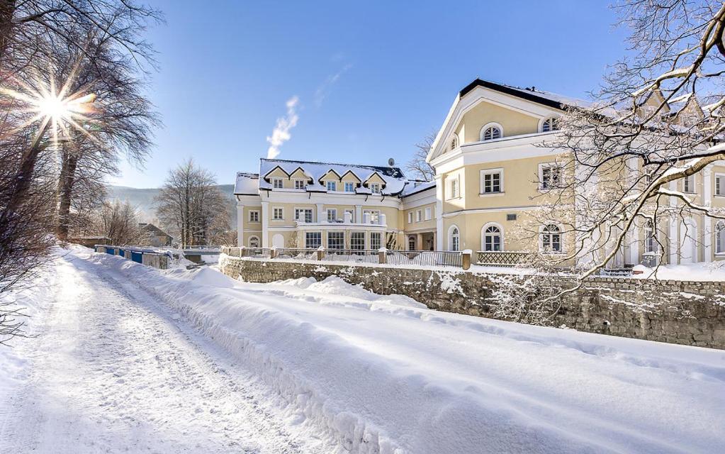 Hotel Stary Zdroj Свєрадув-Здруй Екстер'єр фото