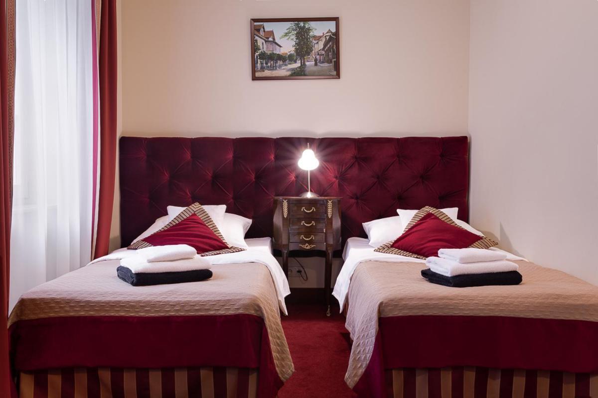 Hotel Stary Zdroj Свєрадув-Здруй Екстер'єр фото
